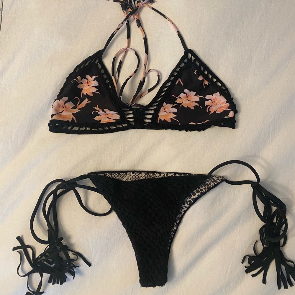 Acacia - 2 Piece Set - flower top/ crochet bottom